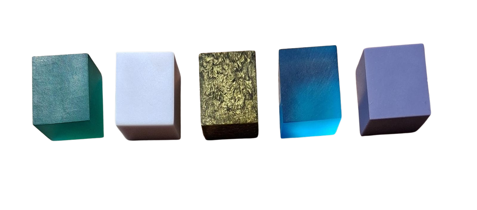 Modelos Ploc Bloc M nas cores verde, branco, dourado, azul e lilás.