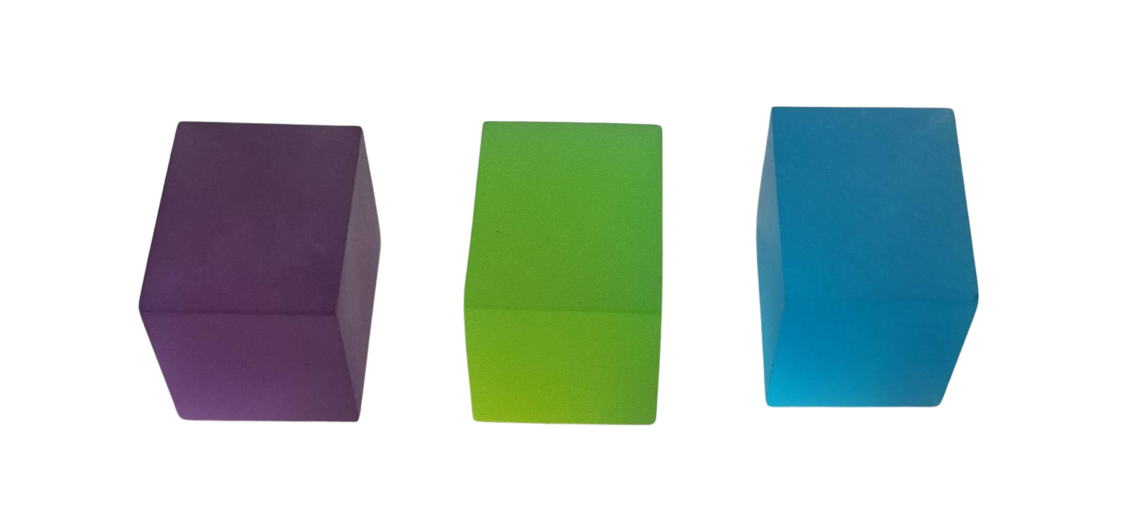 Modelos Ploc Bloc P nas cores lilás, verde e azul.